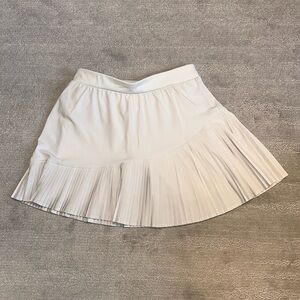Spanx Yes Pleats Skort Size Medium color White Cloud